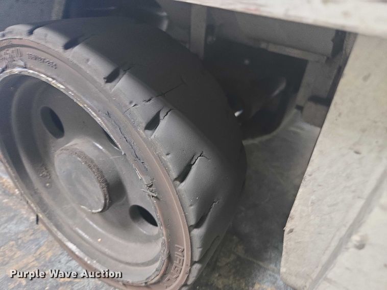 image for item FB9467 2017 UniCarriers CFS40 forklift