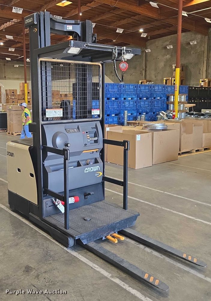 image for item FB9469 2016 Crown SP3520-30 order picker