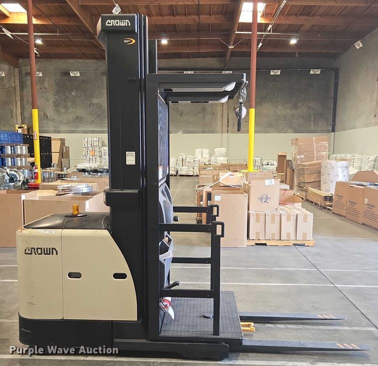 image for item FB9469 2016 Crown SP3520-30 order picker