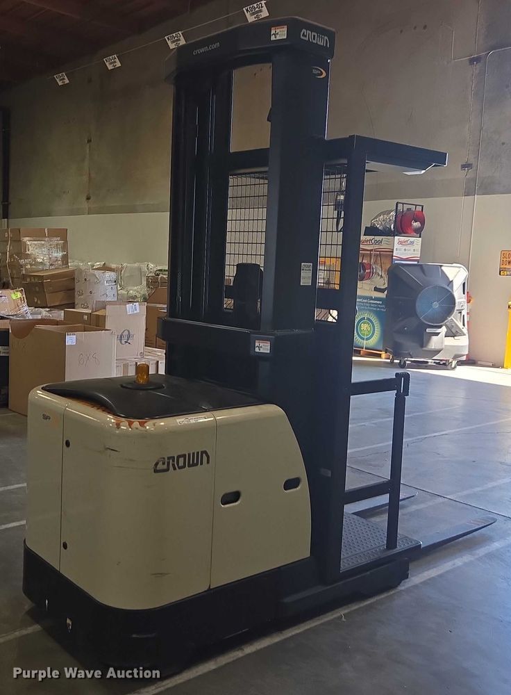 image for item FB9469 2016 Crown SP3520-30 order picker