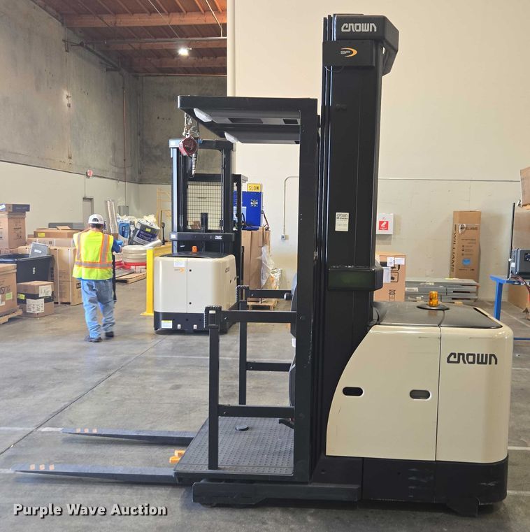 image for item FB9469 2016 Crown SP3520-30 order picker