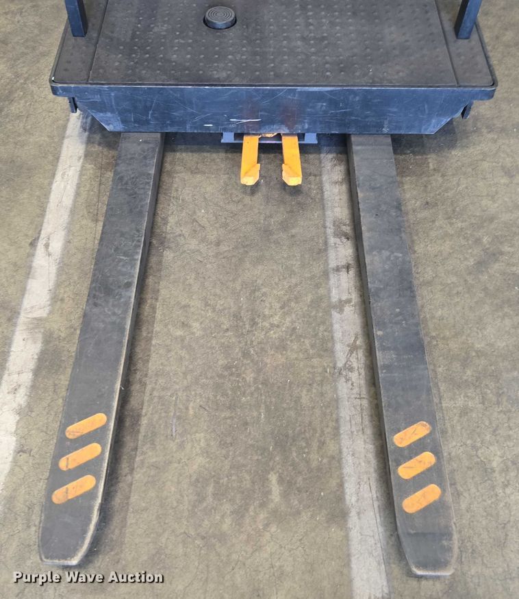 image for item FB9469 2016 Crown SP3520-30 order picker