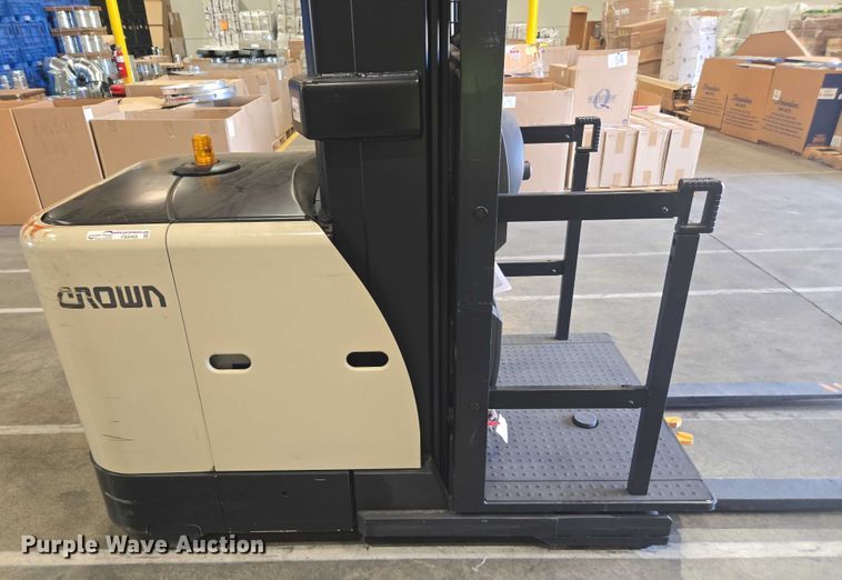 image for item FB9469 2016 Crown SP3520-30 order picker