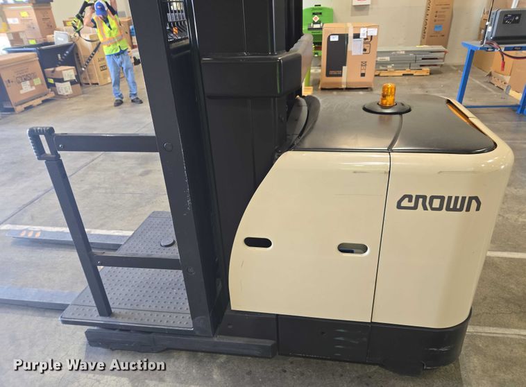 image for item FB9469 2016 Crown SP3520-30 order picker