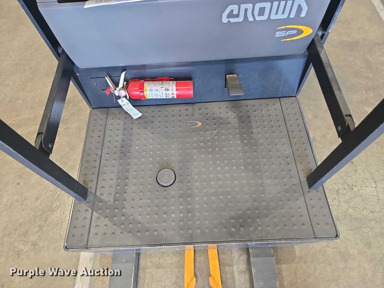 image for item FB9469 2016 Crown SP3520-30 order picker