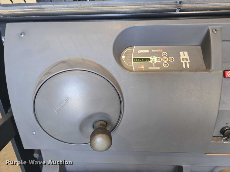 image for item FB9469 2016 Crown SP3520-30 order picker