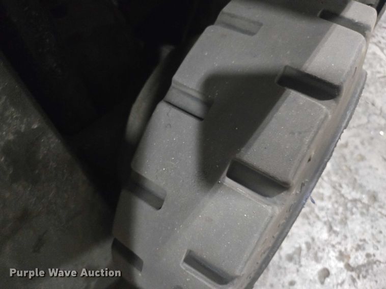 image for item FB9470 2017 UniCarriers CFS40 forklift