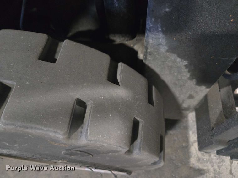 image for item FB9470 2017 UniCarriers CFS40 forklift