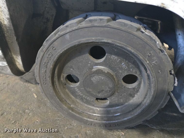 image for item FB9470 2017 UniCarriers CFS40 forklift