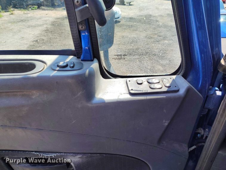 image for item IP9659 2012 International 4300 DuraStar flatbed truck