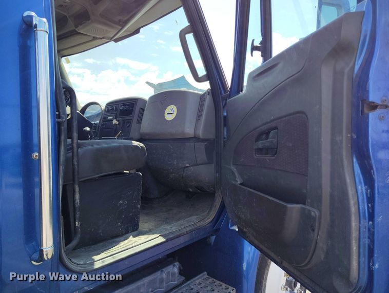 image for item IP9659 2012 International 4300 DuraStar flatbed truck