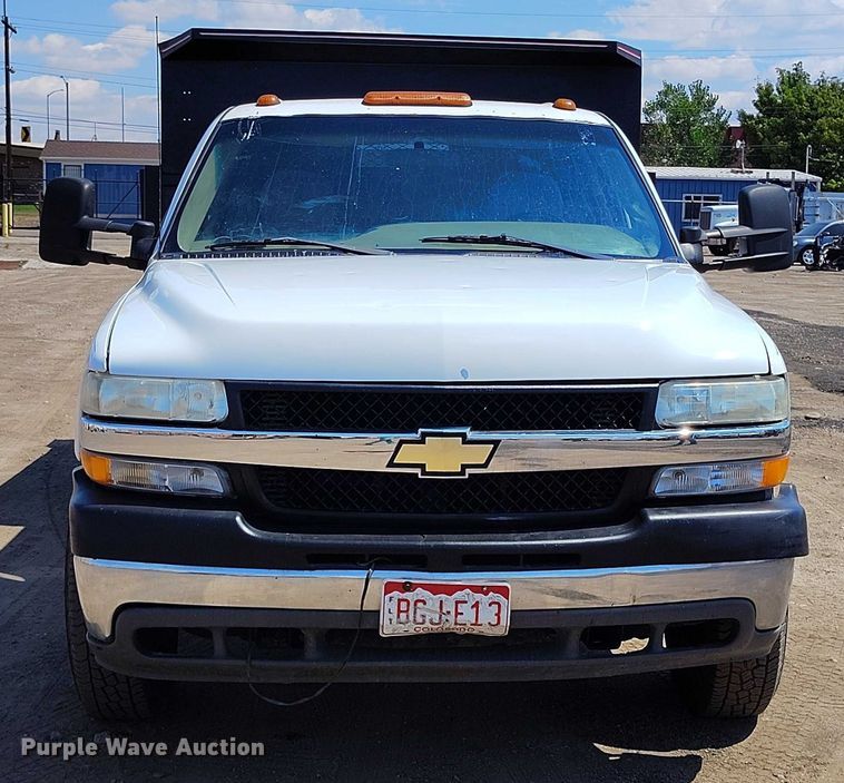 image for item IP9661 2002 Chevrolet Silverado 3500 Crew Cab dump bed pickup truck