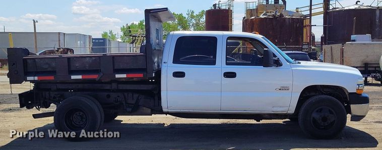 image for item IP9661 2002 Chevrolet Silverado 3500 Crew Cab dump bed pickup truck