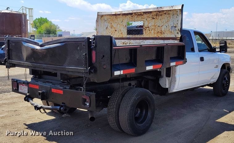 image for item IP9661 2002 Chevrolet Silverado 3500 Crew Cab dump bed pickup truck