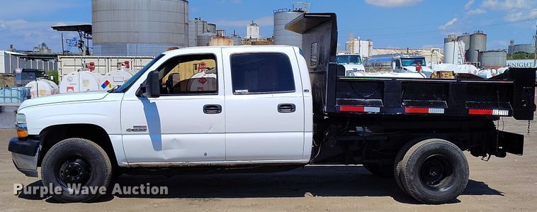 image for item IP9661 2002 Chevrolet Silverado 3500 Crew Cab dump bed pickup truck