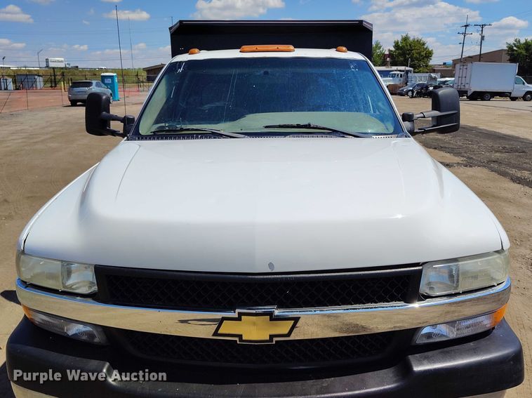 image for item IP9661 2002 Chevrolet Silverado 3500 Crew Cab dump bed pickup truck