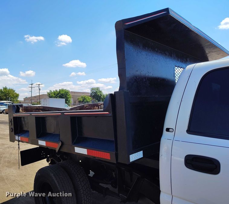image for item IP9661 2002 Chevrolet Silverado 3500 Crew Cab dump bed pickup truck