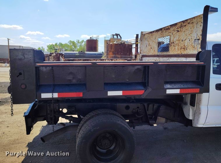 image for item IP9661 2002 Chevrolet Silverado 3500 Crew Cab dump bed pickup truck