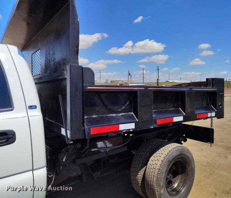 image for item IP9661 2002 Chevrolet Silverado 3500 Crew Cab dump bed pickup truck