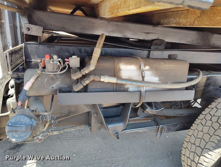 image for item IP9661 2002 Chevrolet Silverado 3500 Crew Cab dump bed pickup truck