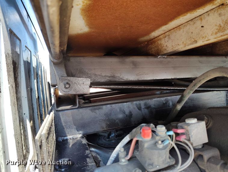 image for item IP9661 2002 Chevrolet Silverado 3500 Crew Cab dump bed pickup truck