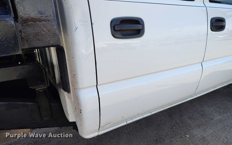 image for item IP9661 2002 Chevrolet Silverado 3500 Crew Cab dump bed pickup truck