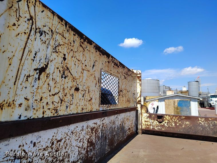 image for item IP9661 2002 Chevrolet Silverado 3500 Crew Cab dump bed pickup truck