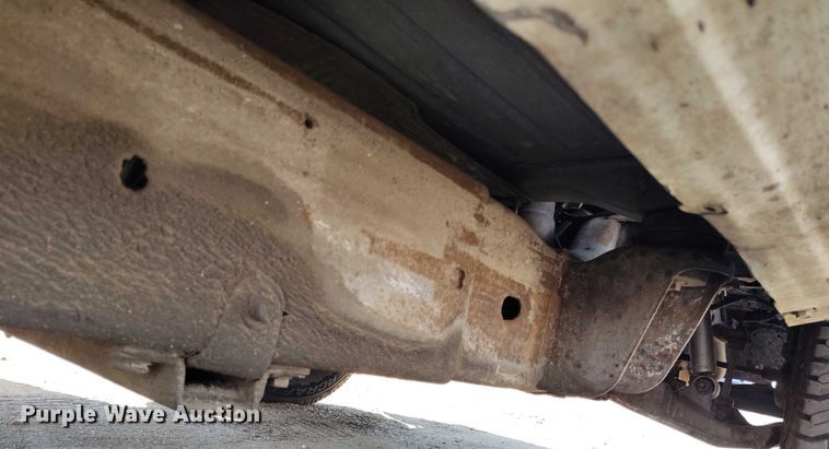 image for item IP9661 2002 Chevrolet Silverado 3500 Crew Cab dump bed pickup truck