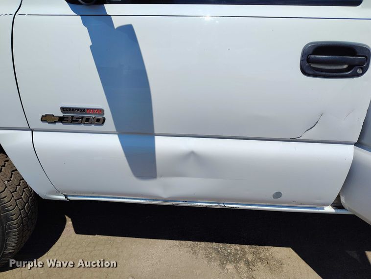 image for item IP9661 2002 Chevrolet Silverado 3500 Crew Cab dump bed pickup truck