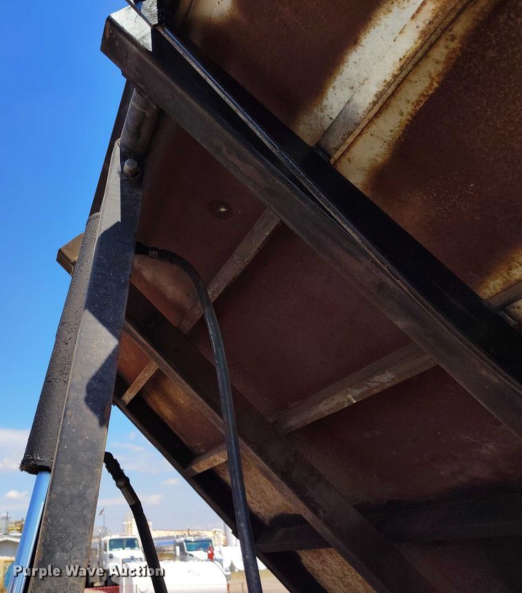 image for item IP9661 2002 Chevrolet Silverado 3500 Crew Cab dump bed pickup truck