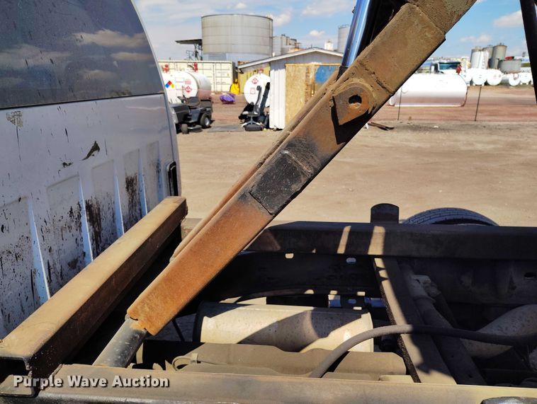 image for item IP9661 2002 Chevrolet Silverado 3500 Crew Cab dump bed pickup truck