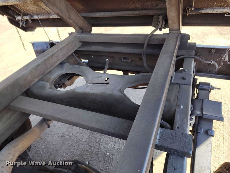 image for item IP9661 2002 Chevrolet Silverado 3500 Crew Cab dump bed pickup truck