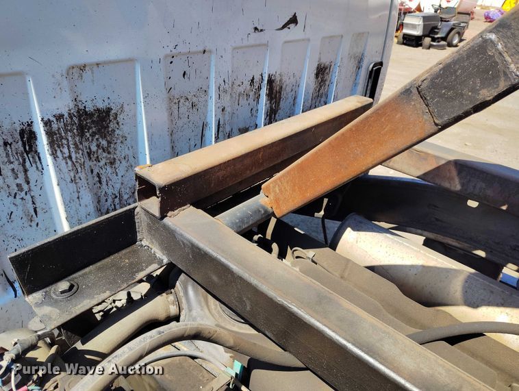 image for item IP9661 2002 Chevrolet Silverado 3500 Crew Cab dump bed pickup truck