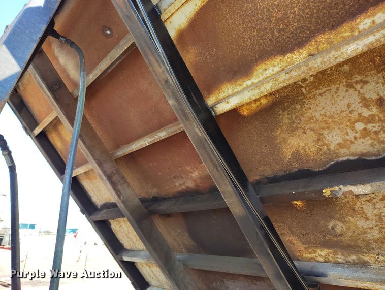 image for item IP9661 2002 Chevrolet Silverado 3500 Crew Cab dump bed pickup truck