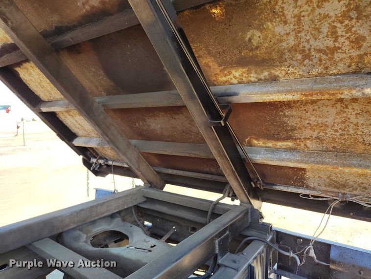 image for item IP9661 2002 Chevrolet Silverado 3500 Crew Cab dump bed pickup truck