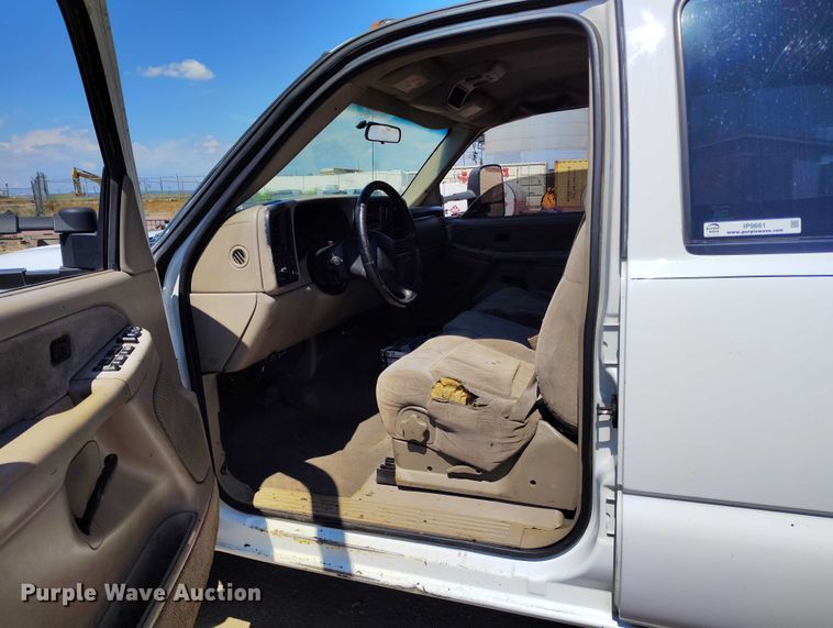 image for item IP9661 2002 Chevrolet Silverado 3500 Crew Cab dump bed pickup truck