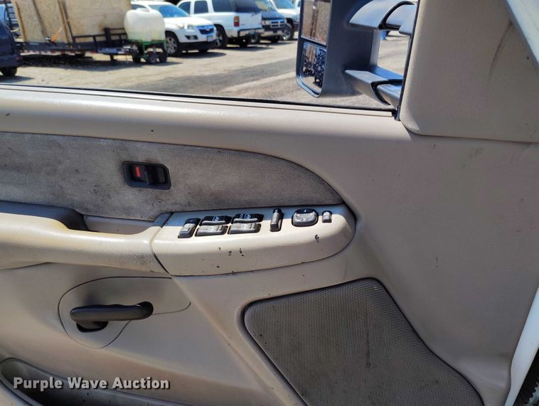 image for item IP9661 2002 Chevrolet Silverado 3500 Crew Cab dump bed pickup truck