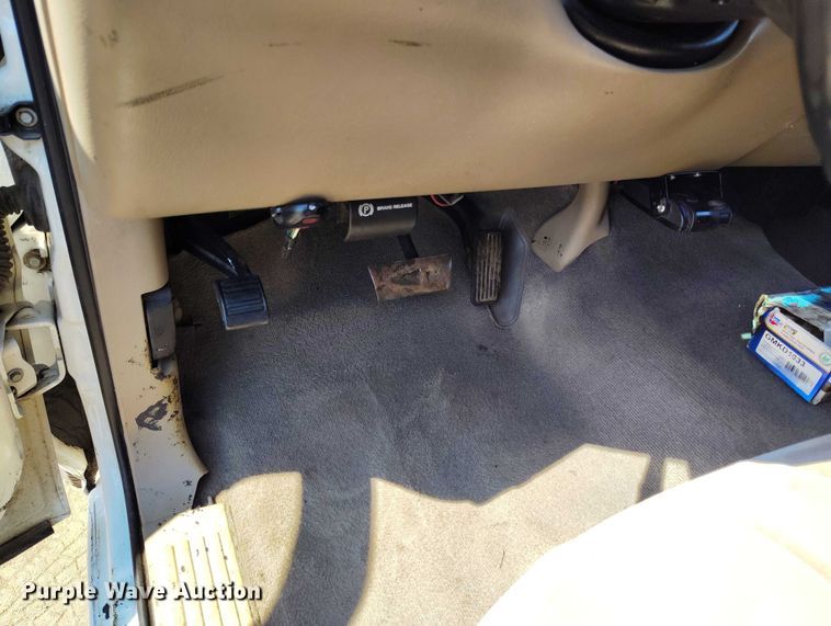 image for item IP9661 2002 Chevrolet Silverado 3500 Crew Cab dump bed pickup truck