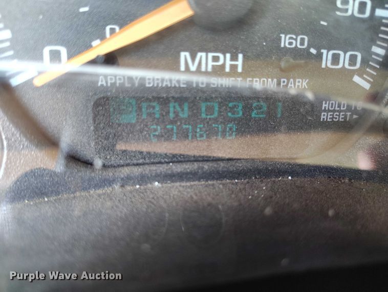 image for item IP9661 2002 Chevrolet Silverado 3500 Crew Cab dump bed pickup truck