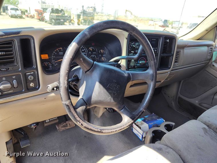 image for item IP9661 2002 Chevrolet Silverado 3500 Crew Cab dump bed pickup truck