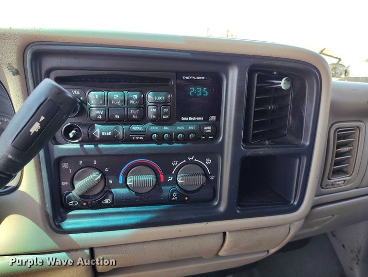 image for item IP9661 2002 Chevrolet Silverado 3500 Crew Cab dump bed pickup truck