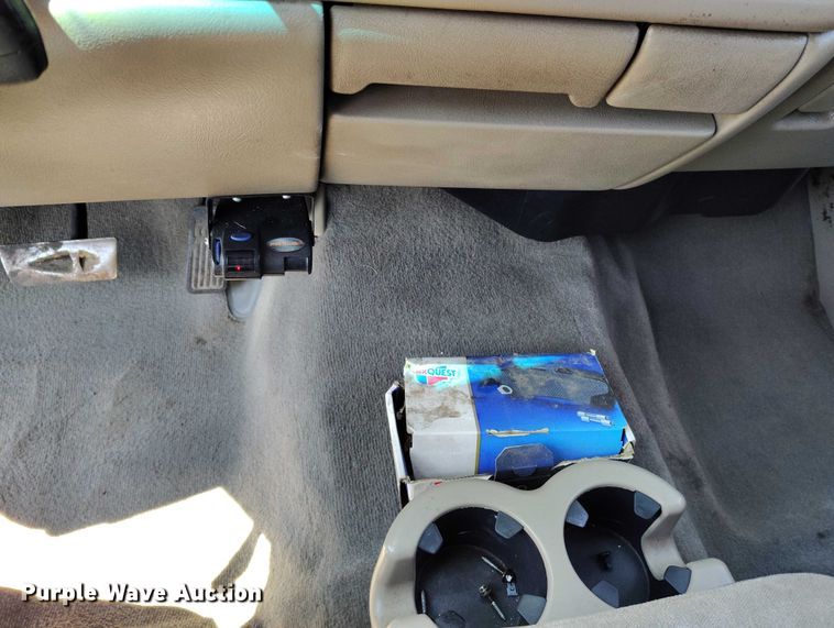 image for item IP9661 2002 Chevrolet Silverado 3500 Crew Cab dump bed pickup truck