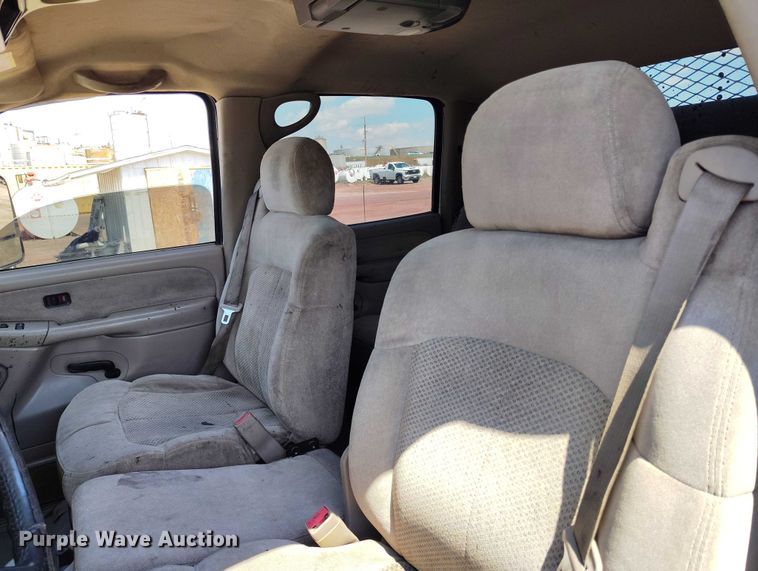 image for item IP9661 2002 Chevrolet Silverado 3500 Crew Cab dump bed pickup truck