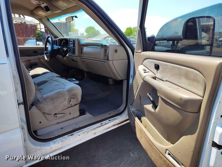 image for item IP9661 2002 Chevrolet Silverado 3500 Crew Cab dump bed pickup truck