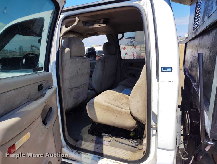 image for item IP9661 2002 Chevrolet Silverado 3500 Crew Cab dump bed pickup truck