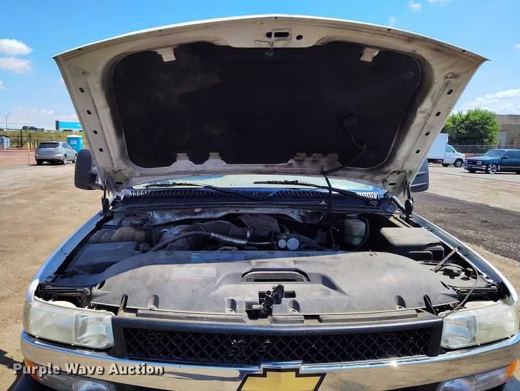 image for item IP9661 2002 Chevrolet Silverado 3500 Crew Cab dump bed pickup truck