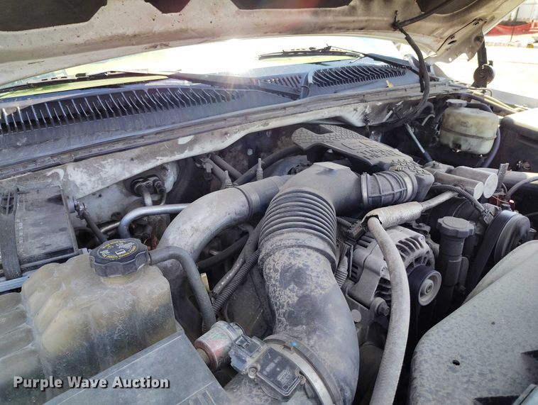 image for item IP9661 2002 Chevrolet Silverado 3500 Crew Cab dump bed pickup truck