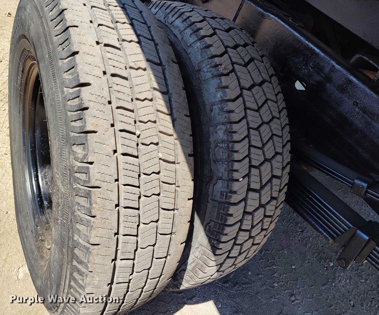 image for item IP9661 2002 Chevrolet Silverado 3500 Crew Cab dump bed pickup truck