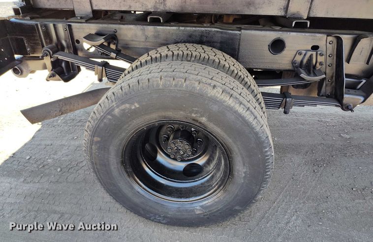 image for item IP9661 2002 Chevrolet Silverado 3500 Crew Cab dump bed pickup truck