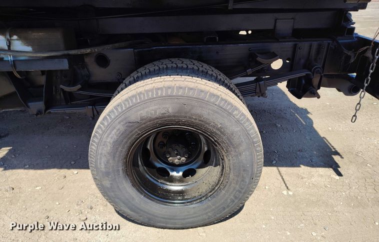 image for item IP9661 2002 Chevrolet Silverado 3500 Crew Cab dump bed pickup truck